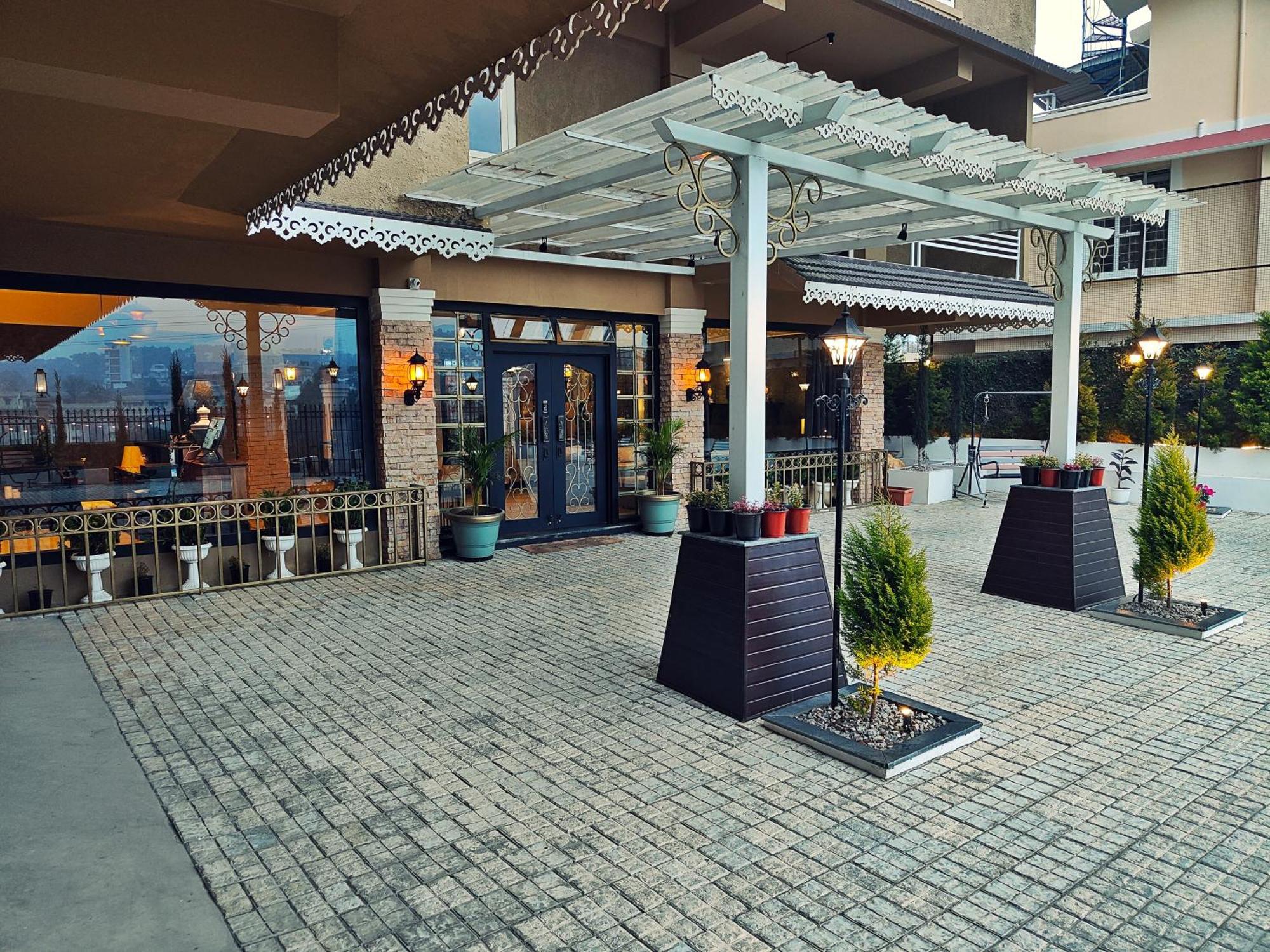 Hotel Acropolis Shillong Dış mekan fotoğraf