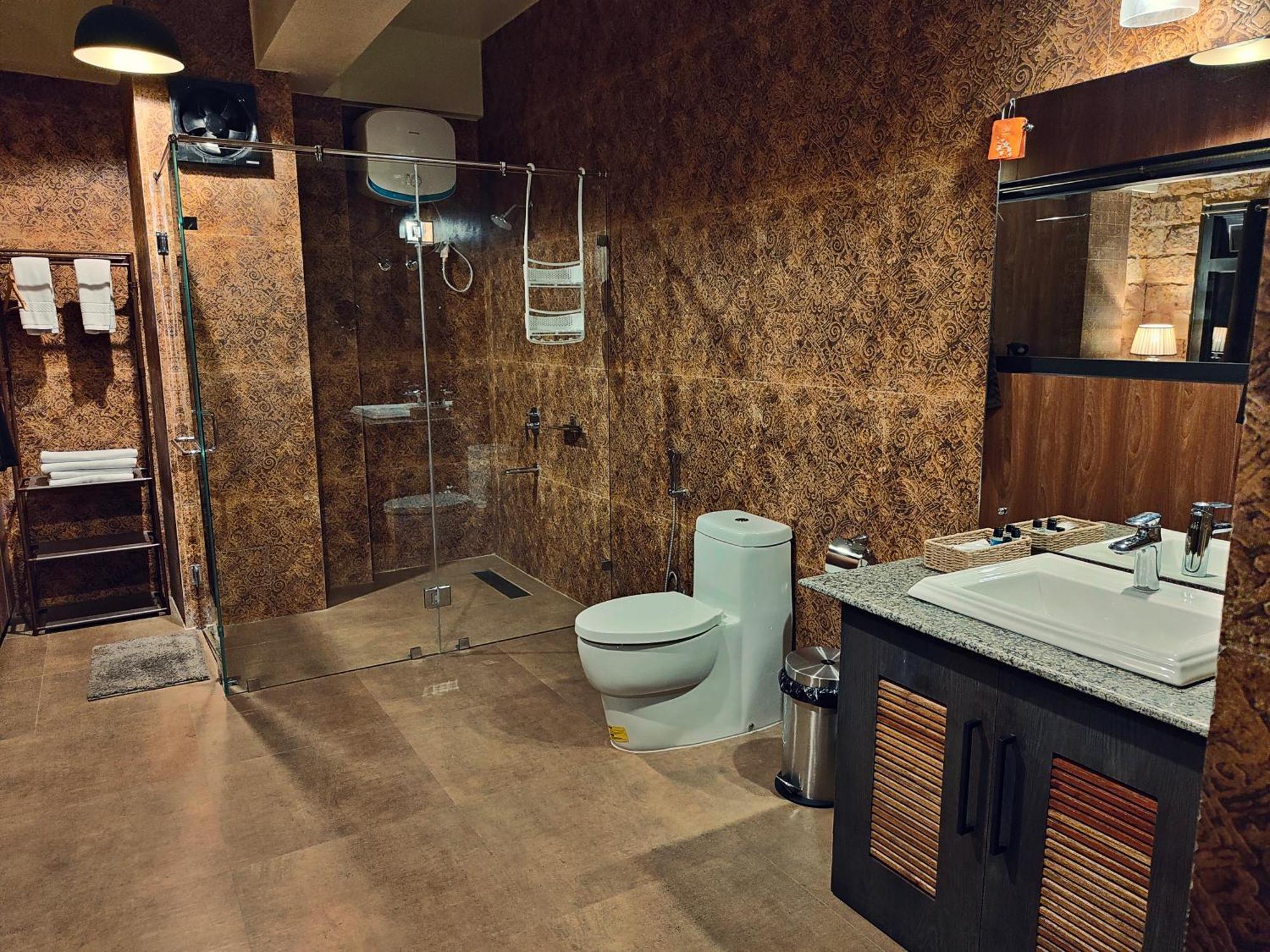 Hotel Acropolis Shillong Dış mekan fotoğraf